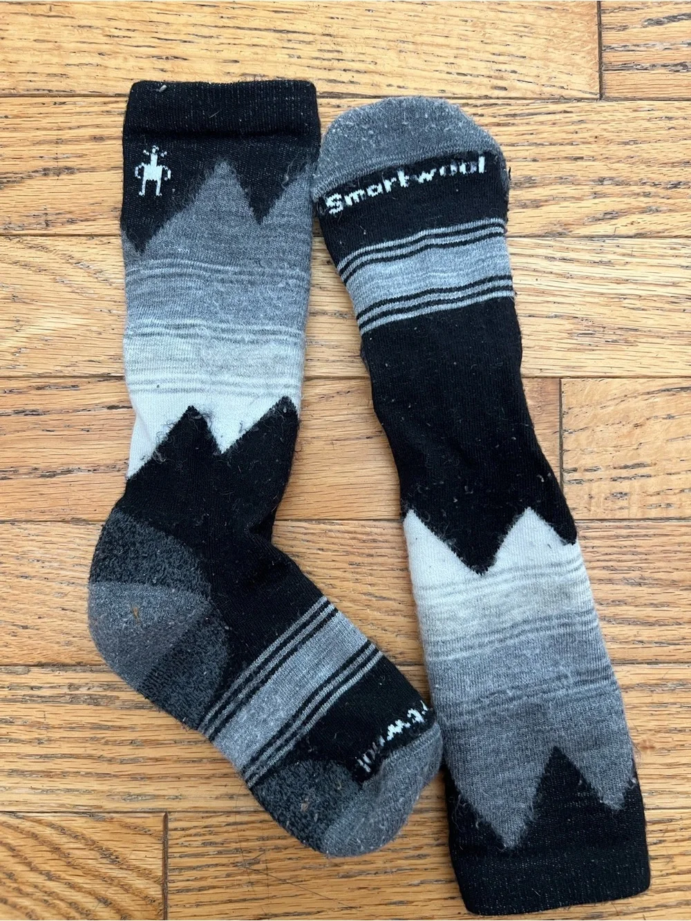 Smartwool Kids Over The Calf Ski Socks, kid medium, gently used